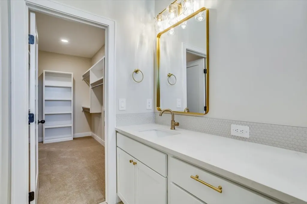 3149 Judith Wichita KS 67205