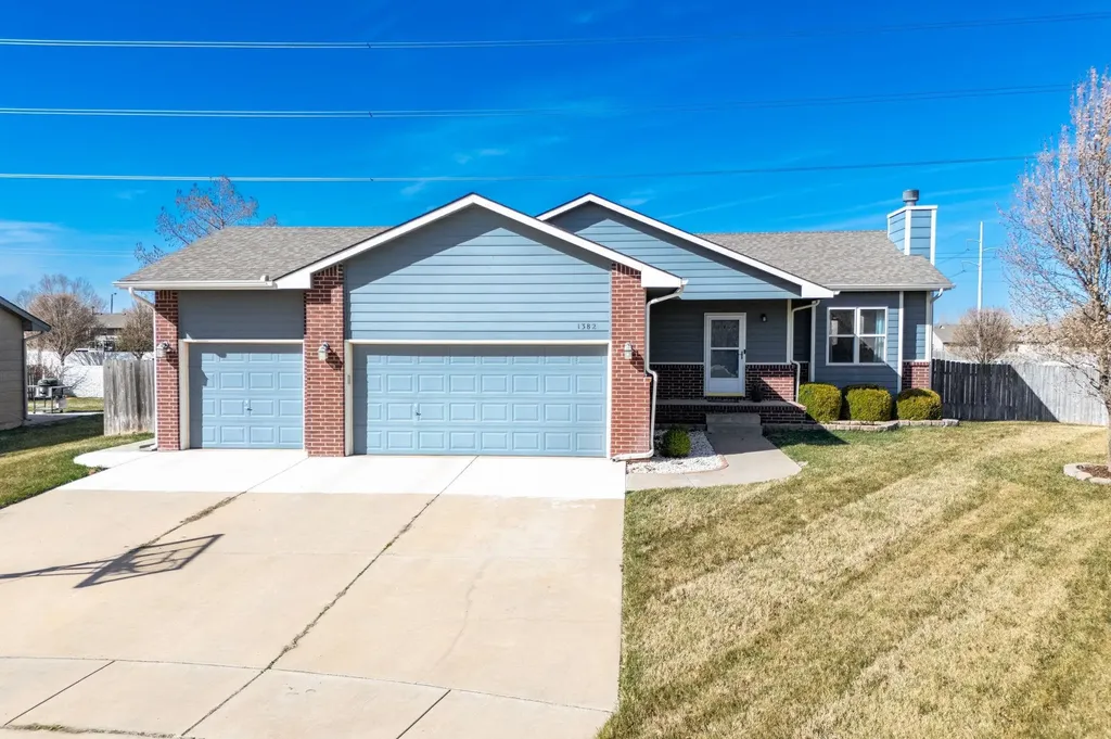 1382 N Aksarben Court Wichita KS 67235