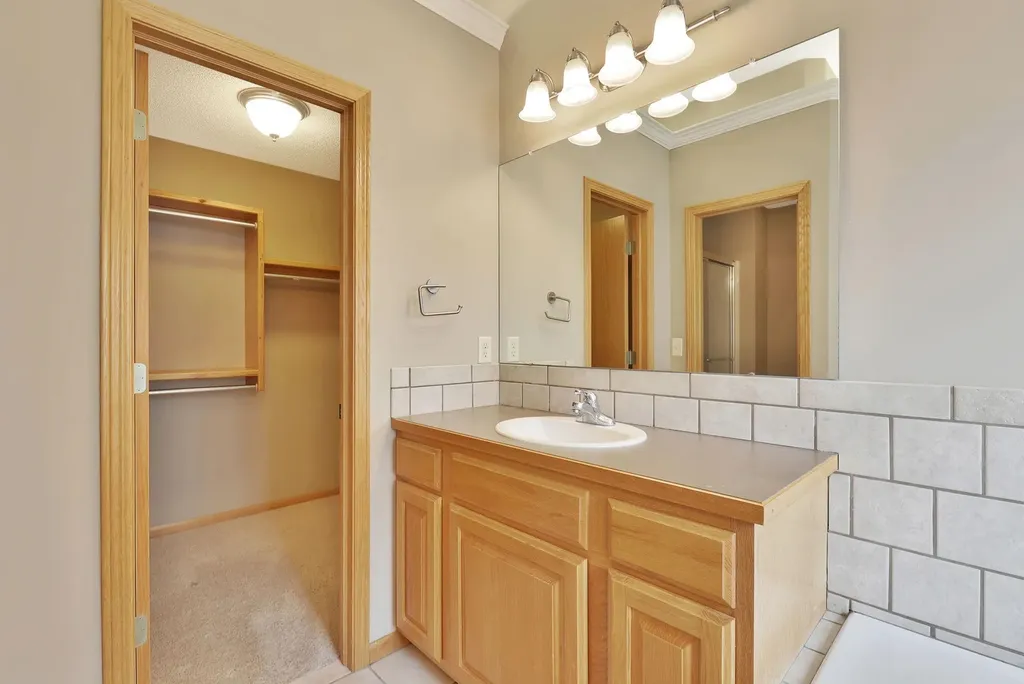 8705 W Shadow Lakes Street Wichita KS 67205