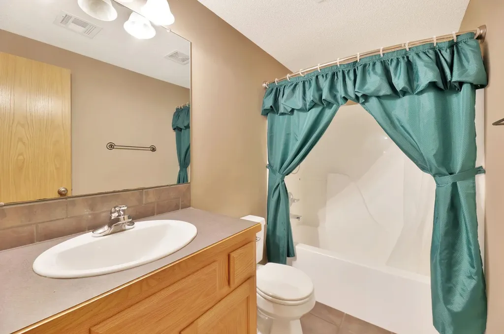 8705 W Shadow Lakes Street Wichita KS 67205