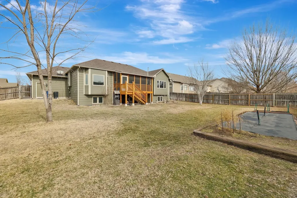 8705 W Shadow Lakes Street Wichita KS 67205