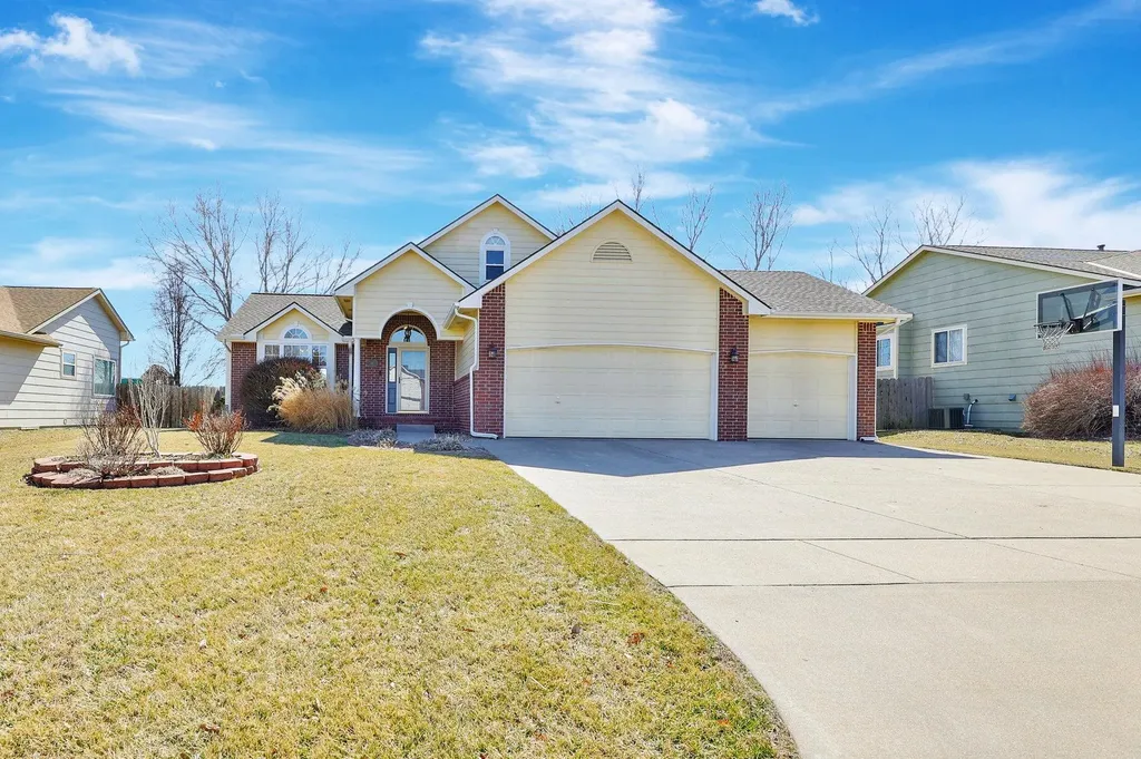 219 W Waterford Court Andover KS 67002