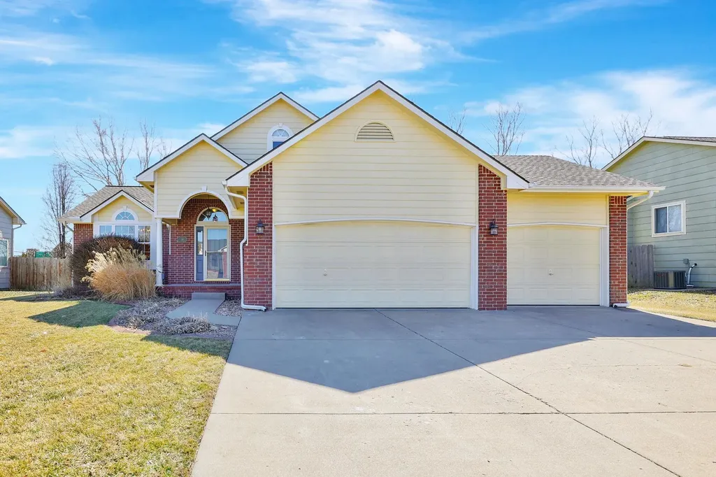 219 W Waterford Court Andover KS 67002