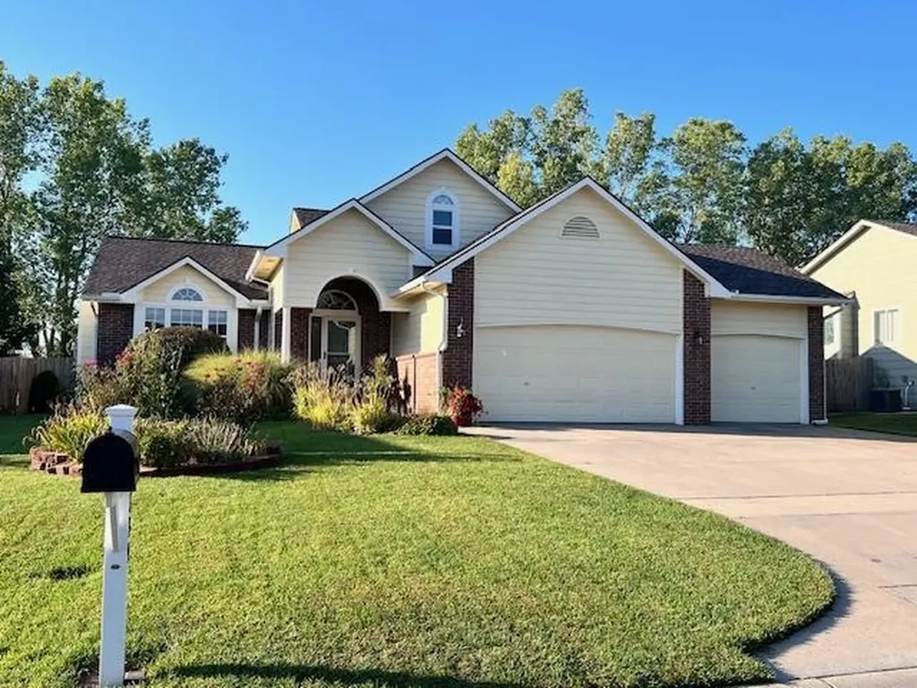 219 W Waterford Court Andover KS 67002