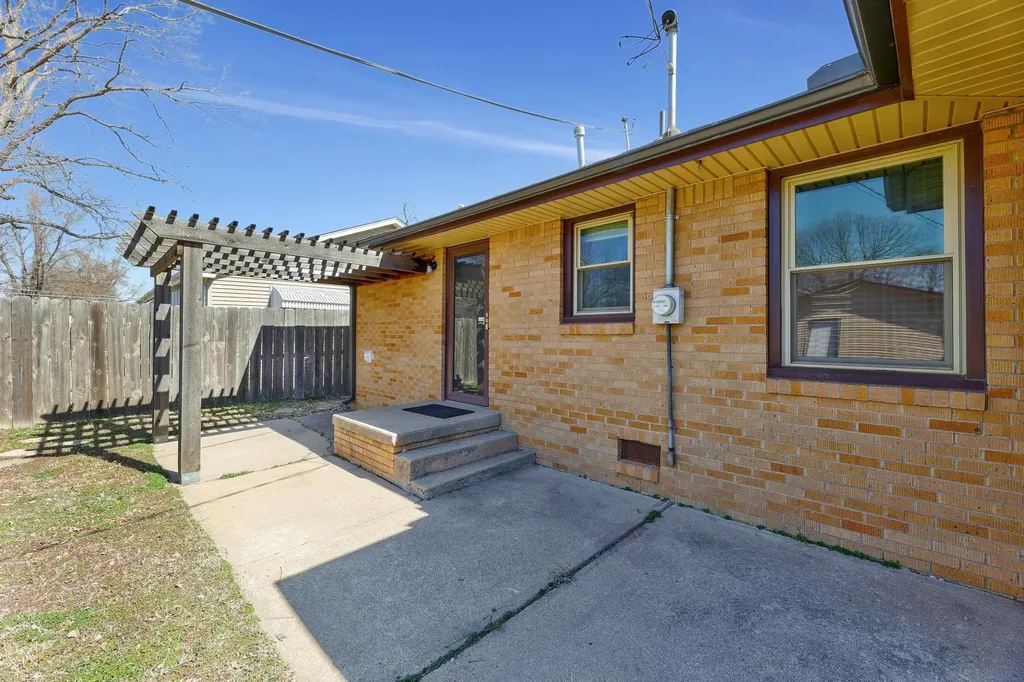 217 S Gordon Wichita KS 67213