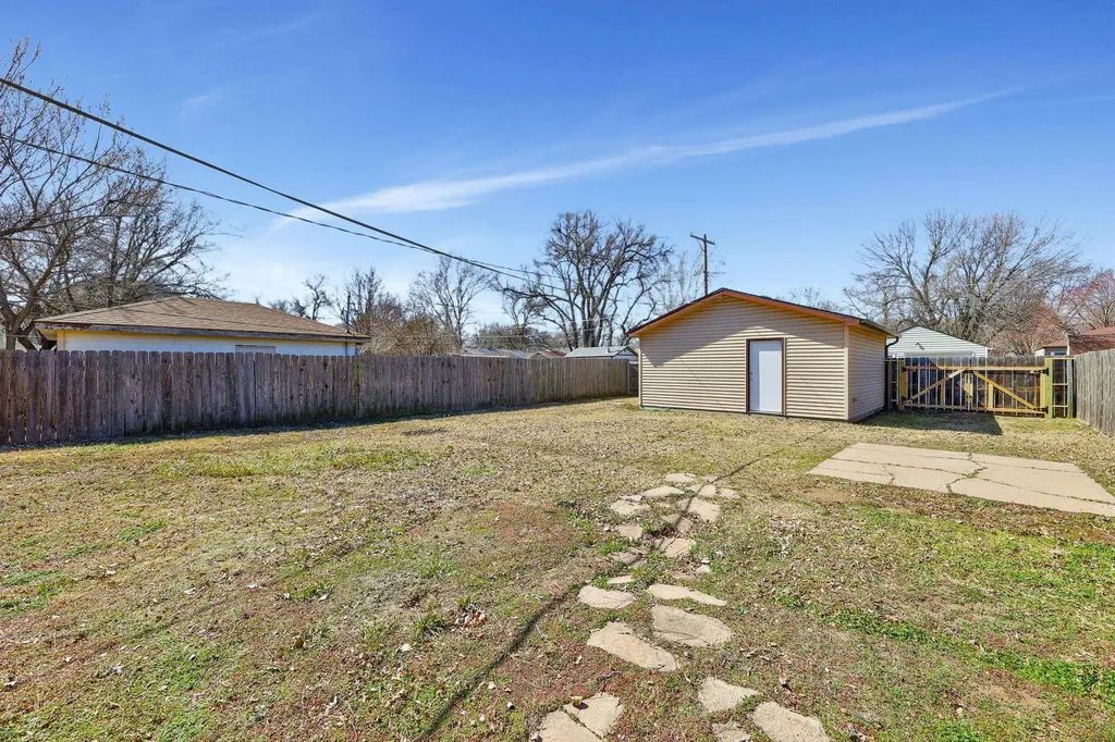 217 S Gordon Wichita KS 67213