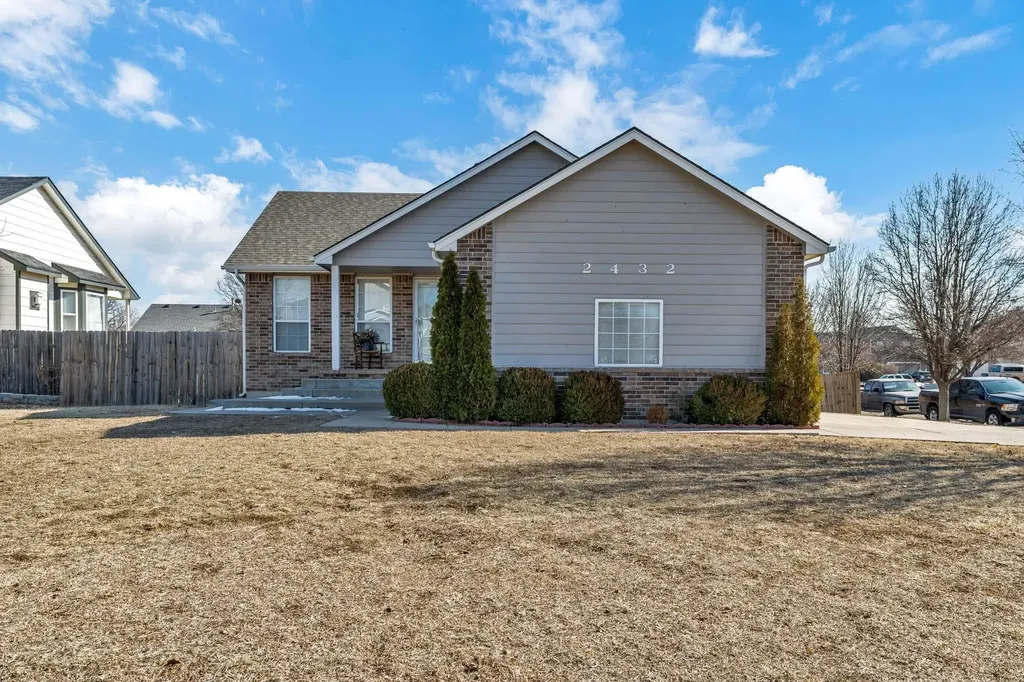 2432 S Gatewood Street Wichita KS 67210