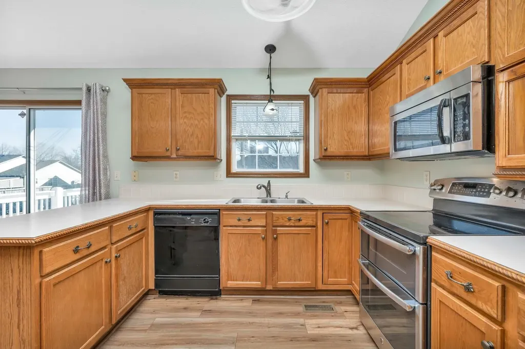 2432 S Gatewood Street Wichita KS 67210