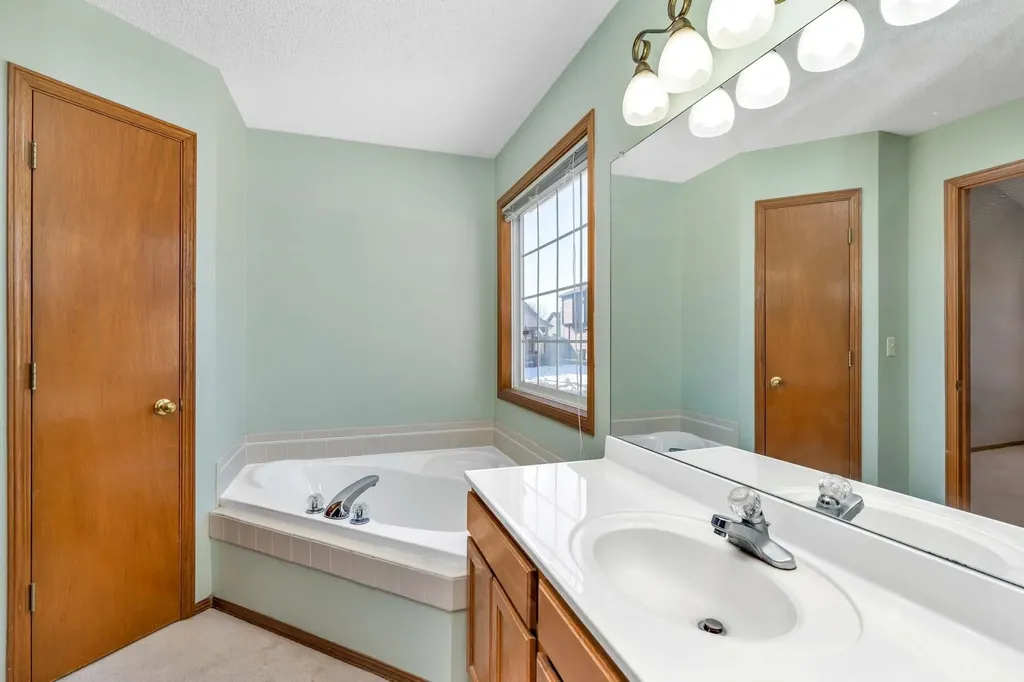 2432 S Gatewood Street Wichita KS 67210