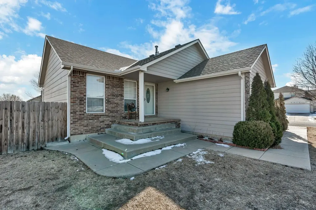 2432 S Gatewood Street Wichita KS 67210