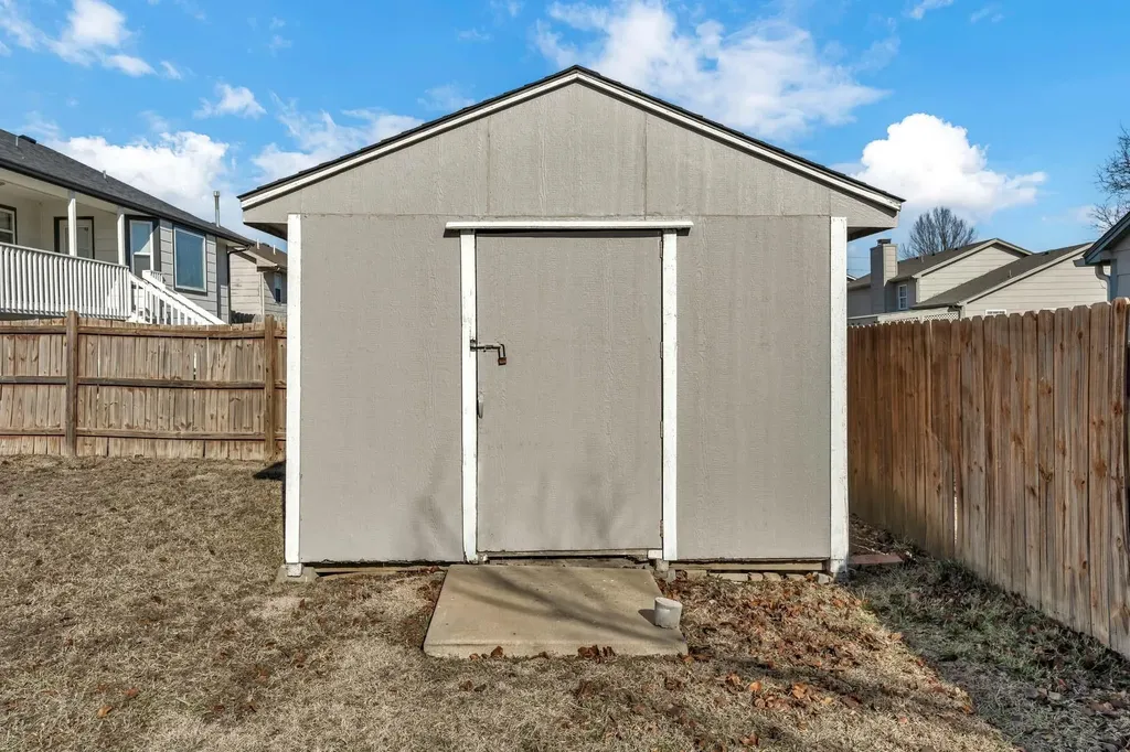 2432 S Gatewood Street Wichita KS 67210
