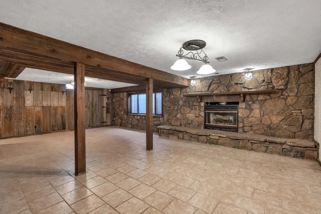 1505 N Mesa Wichita KS 67212