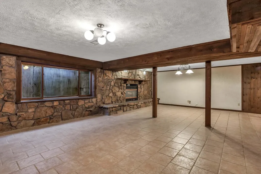 1505 N Mesa Wichita KS 67212