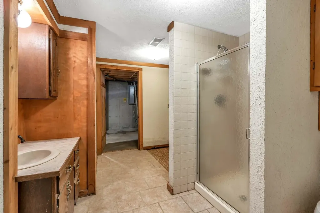 1505 N Mesa Wichita KS 67212