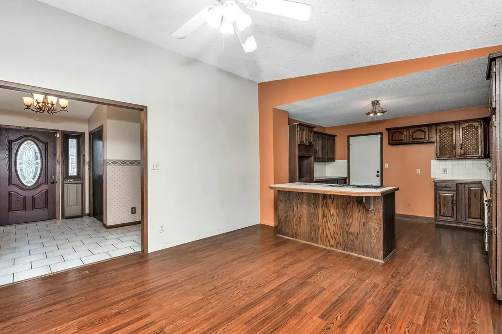 1505 N Mesa Wichita KS 67212