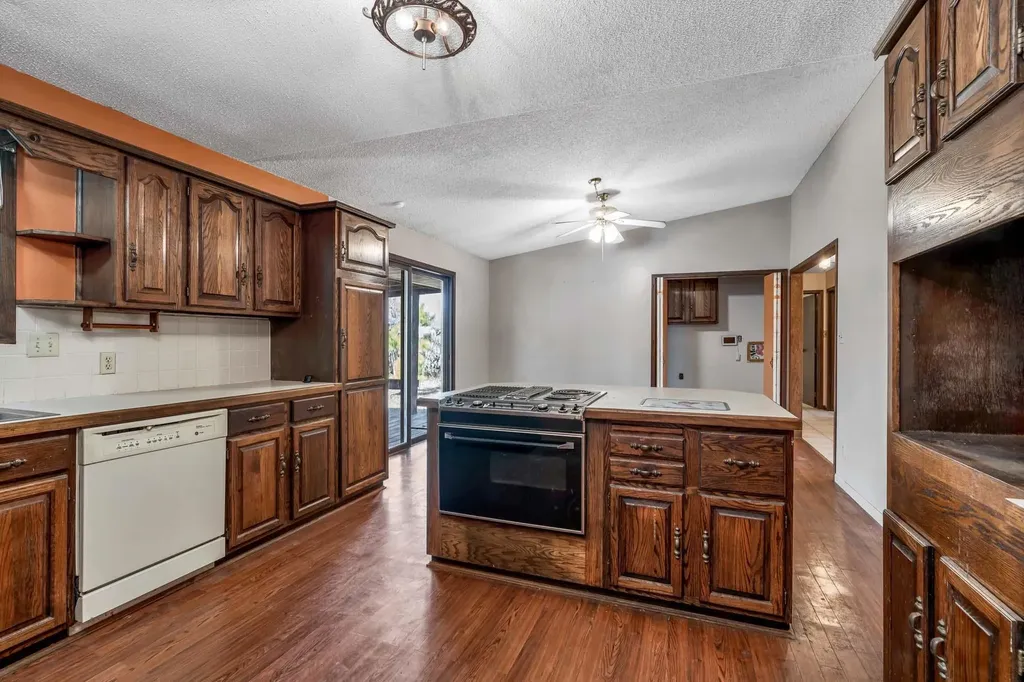 1505 N Mesa Wichita KS 67212