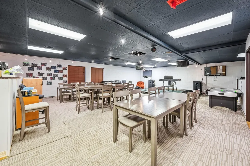2757 S Glenn Wichita KS 67217-1841