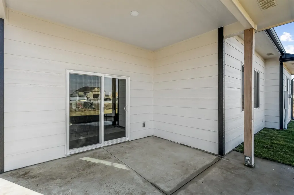 1620 E Appleton Street Valley Center KS 67147