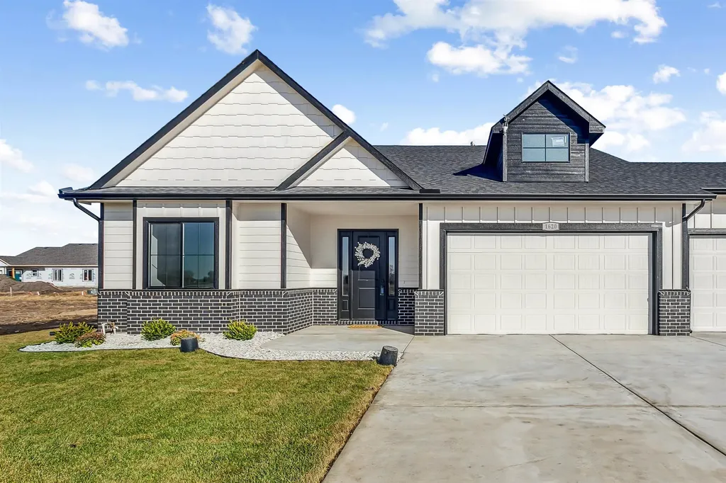 1620 E Appleton Street Valley Center KS 67147