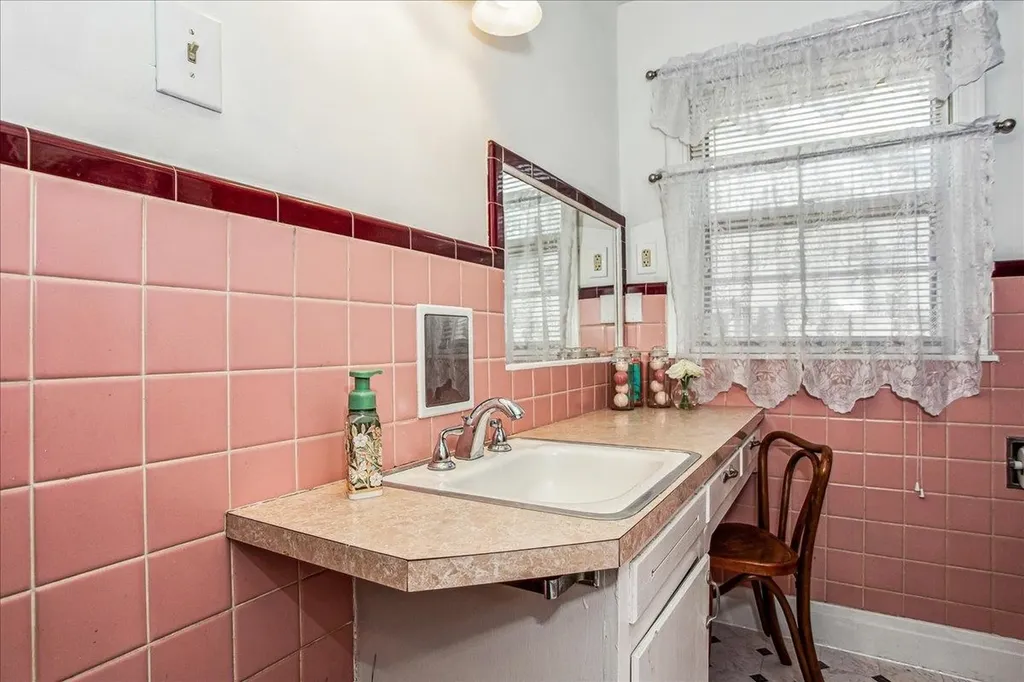 211 S Edgemoor Street Wichita KS 67218