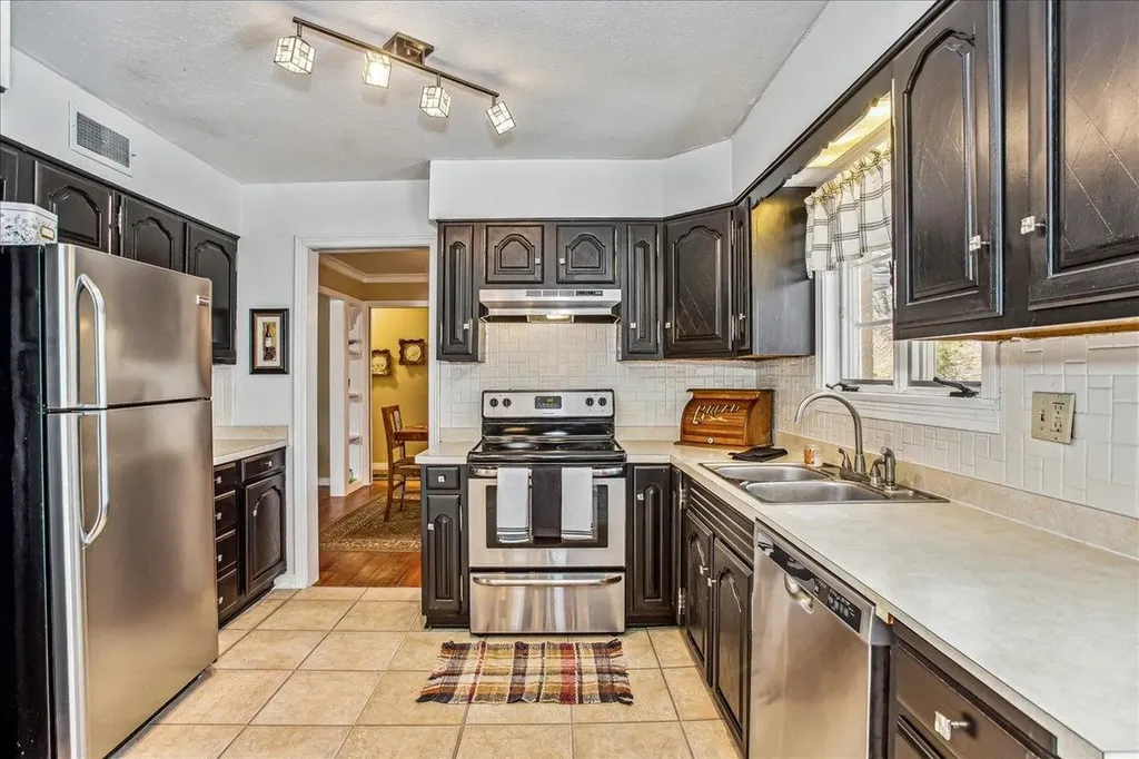 211 S Edgemoor Street Wichita KS 67218
