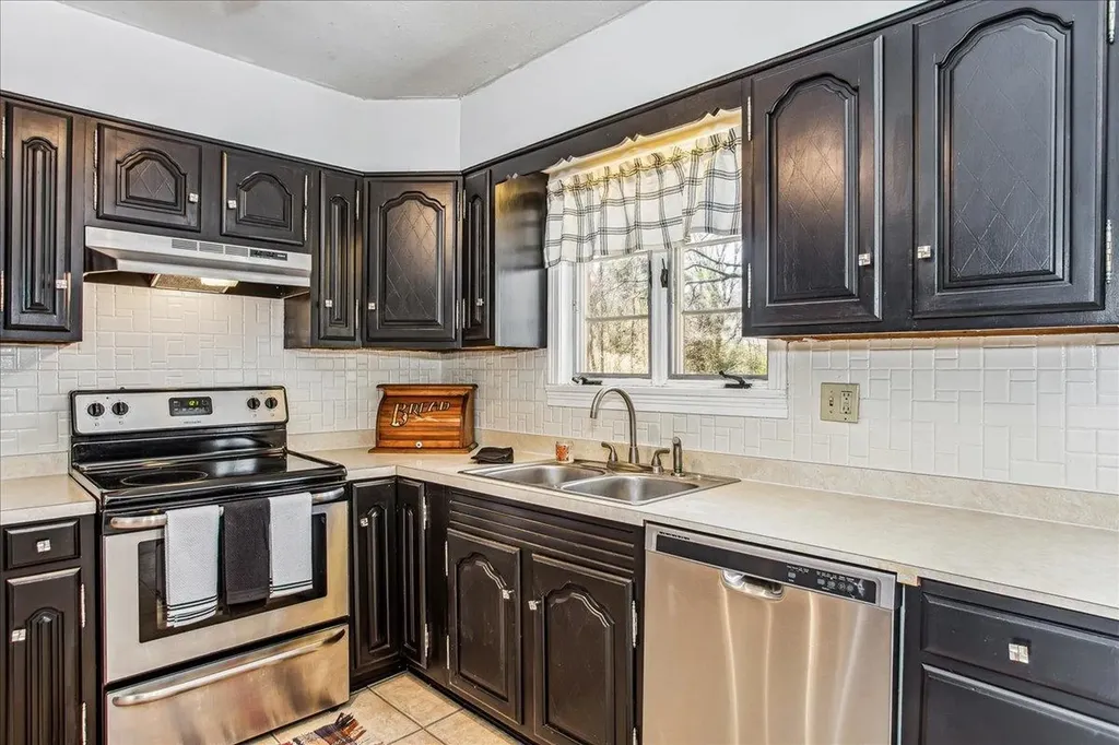 211 S Edgemoor Street Wichita KS 67218