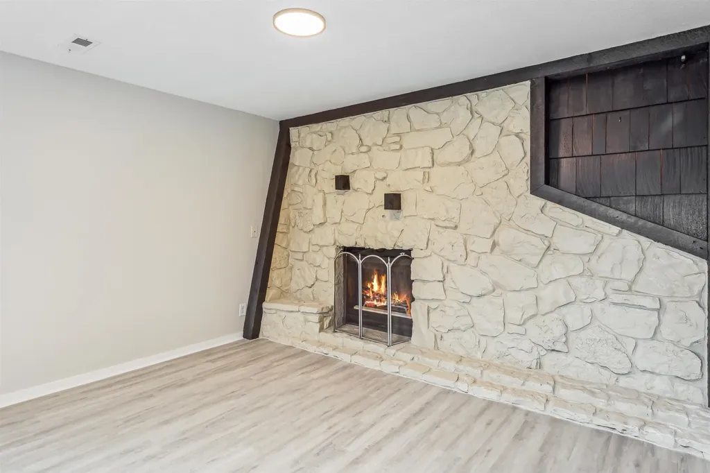 106 N Summitlawn Circle Wichita KS 67212