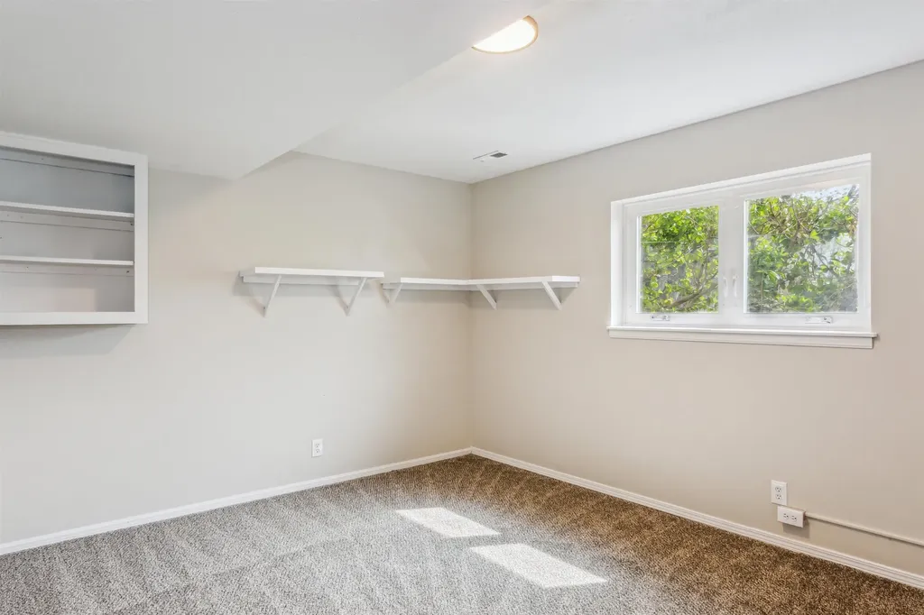 106 N Summitlawn Circle Wichita KS 67212