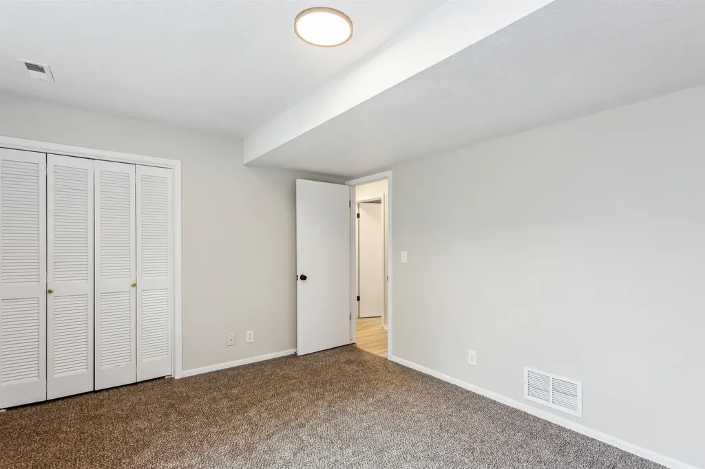 106 N Summitlawn Circle Wichita KS 67212