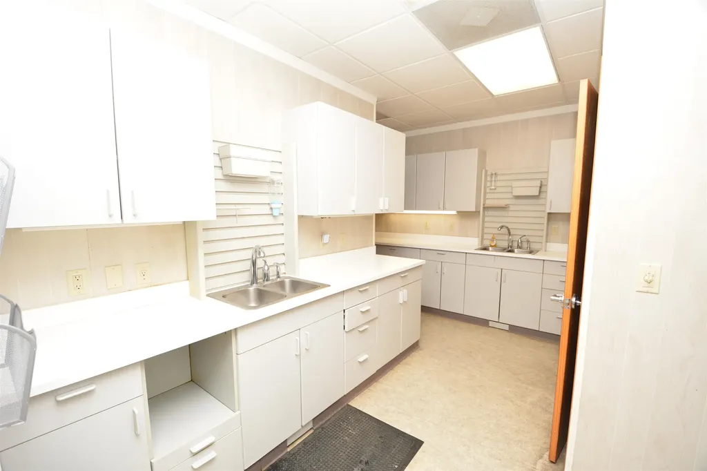 6135 E Harry Street Wichita KS 67218
