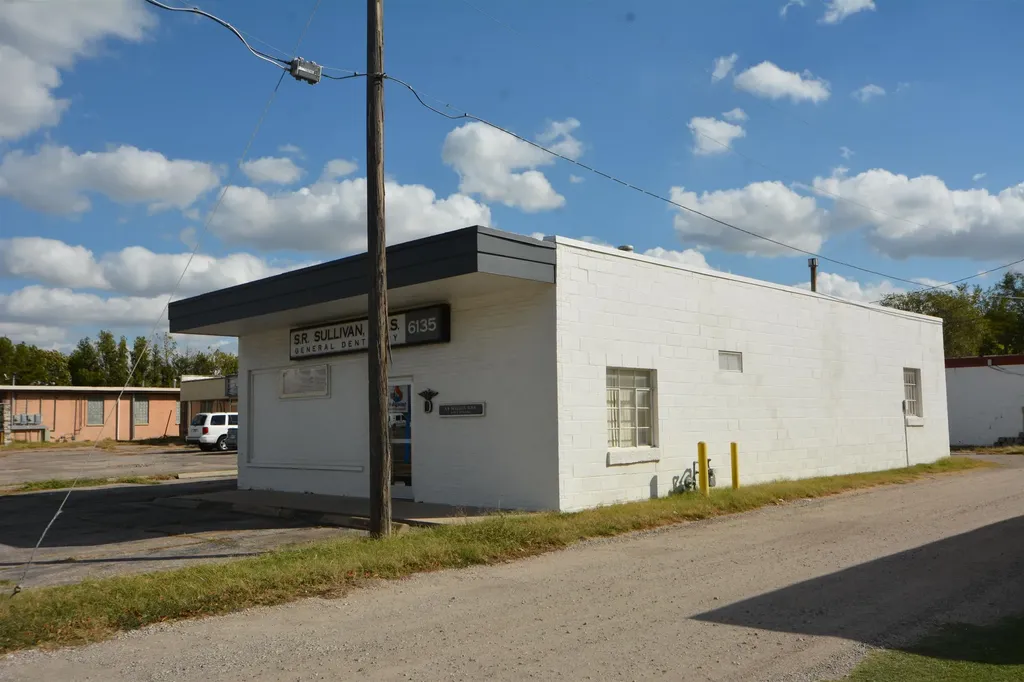 6135 E Harry Street Wichita KS 67218