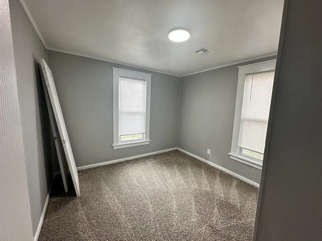 820 E Harvey Avenue Wellington KS 67152