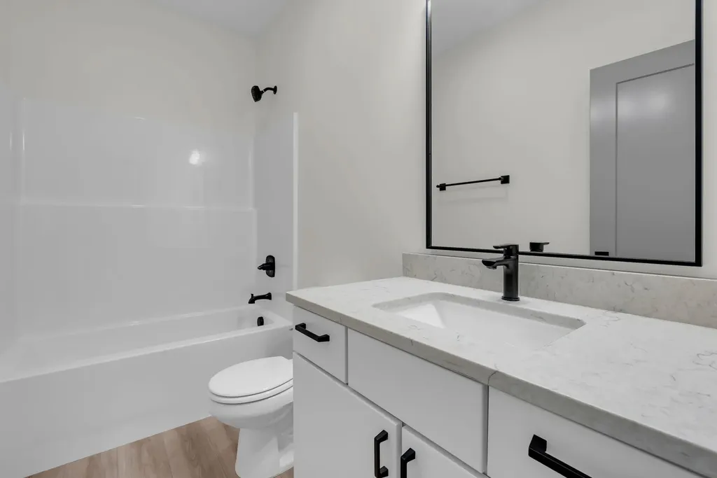 5161 N Colonial Avenue Bel Aire KS 67226