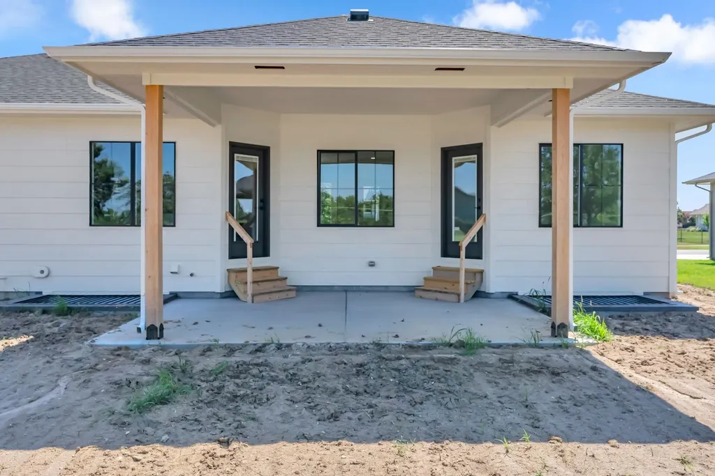 5161 N Colonial Avenue Bel Aire KS 67226