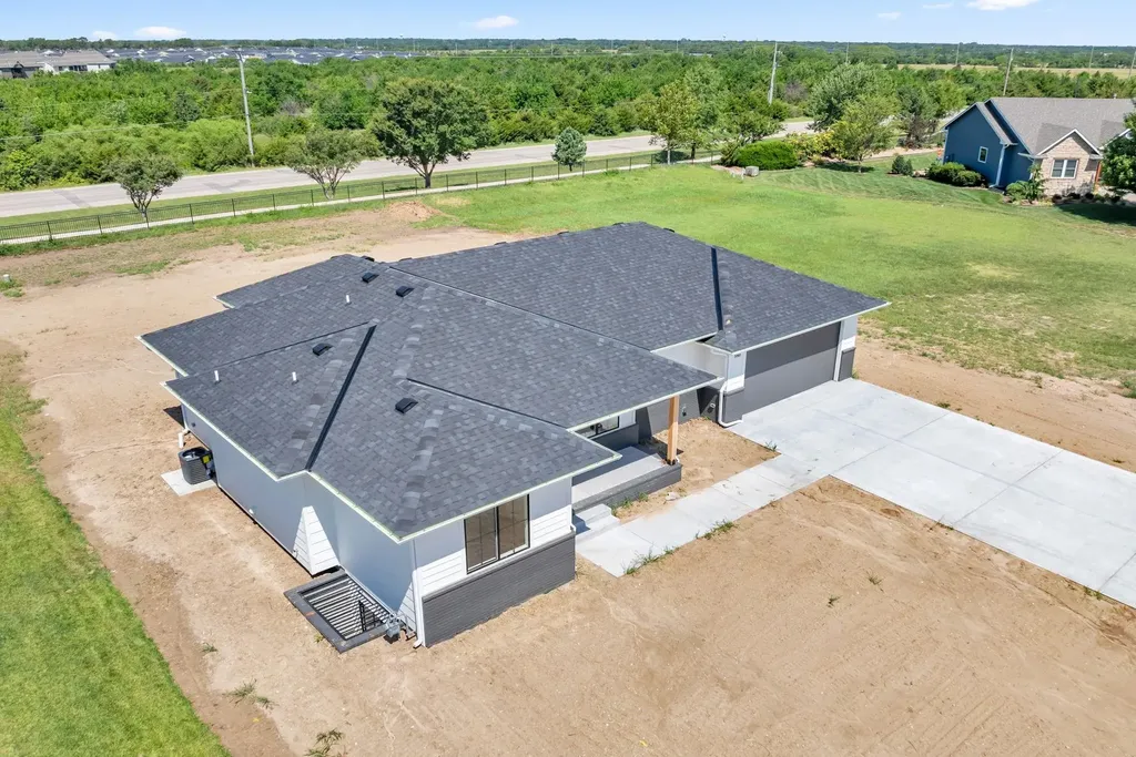 5161 N Colonial Avenue Bel Aire KS 67226