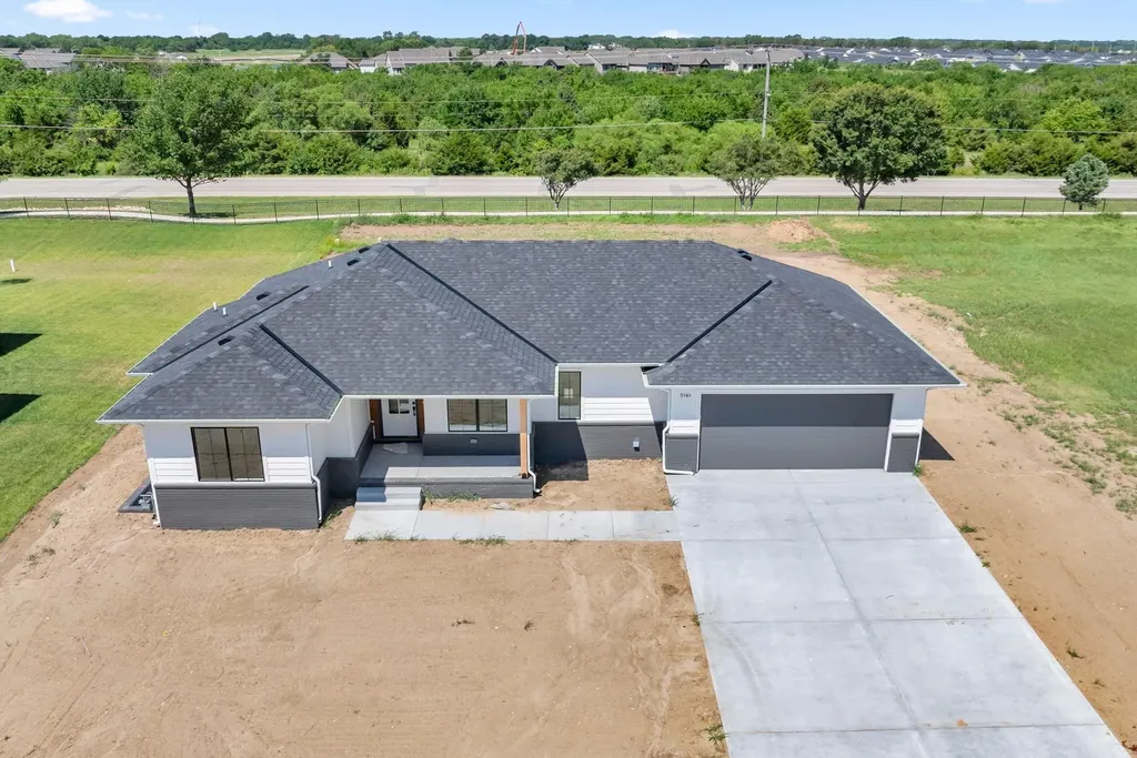 5161 N Colonial Avenue Bel Aire KS 67226