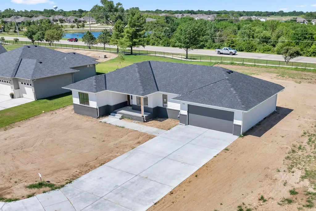 5161 N Colonial Avenue Bel Aire KS 67226