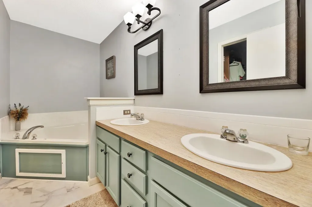 1714 N Buckeye Court Andover KS 67002