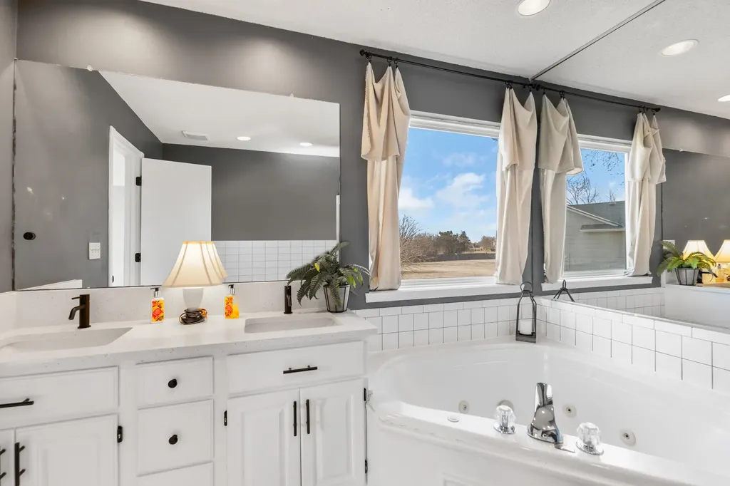 344 N Oakmont Court Andover KS 67002