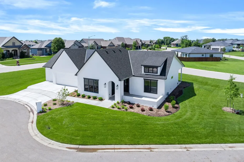 4622 W Emerald Bay Court Wichita KS 67205