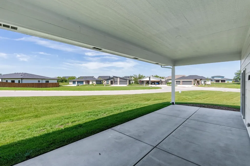 4622 W Emerald Bay Court Wichita KS 67205
