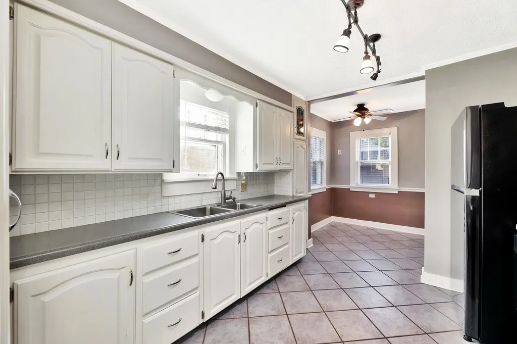 351 N Dellrose Wichita KS 67208