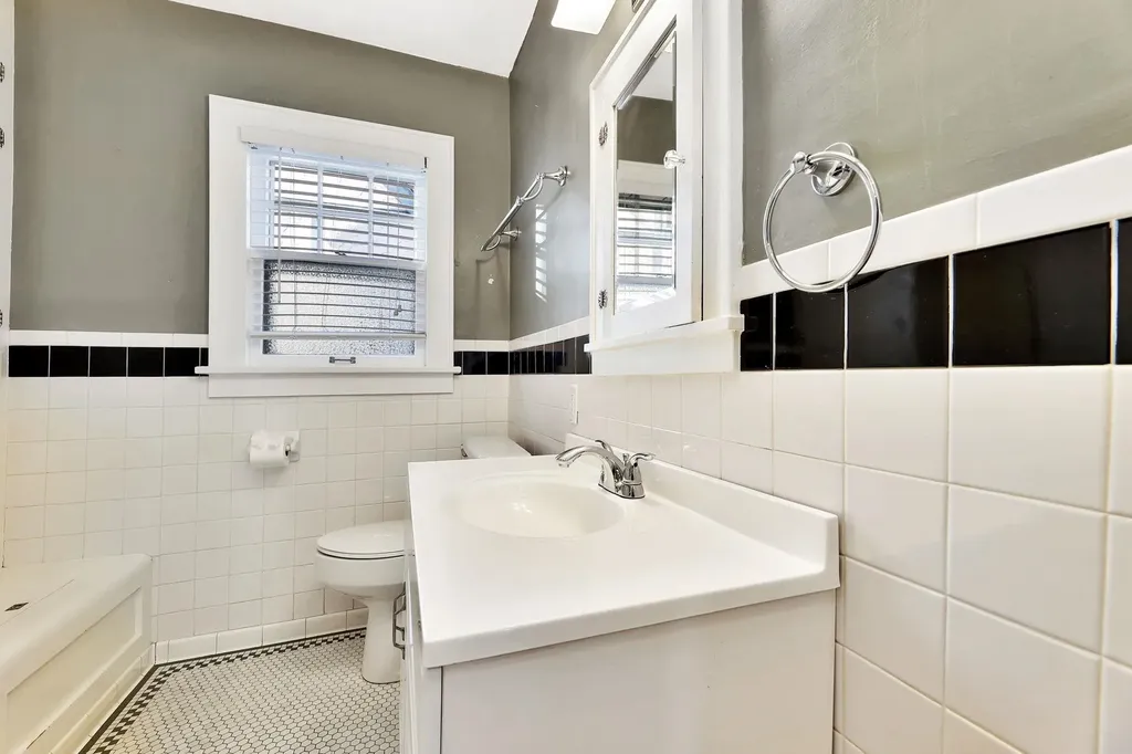 351 N Dellrose Wichita KS 67208