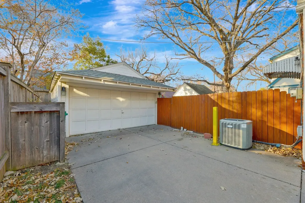 351 N Dellrose Wichita KS 67208
