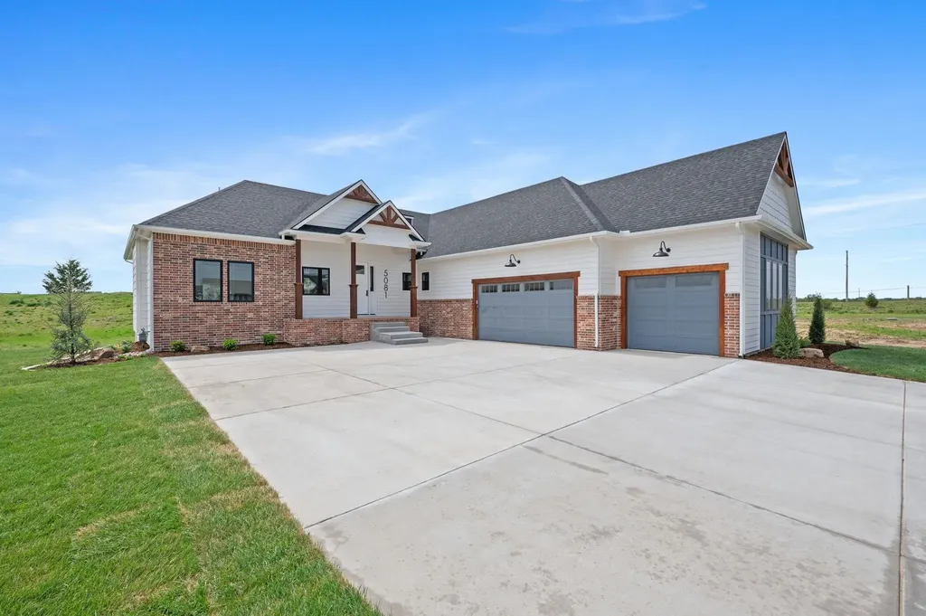 5081 Shoreside Court Maize KS 67101