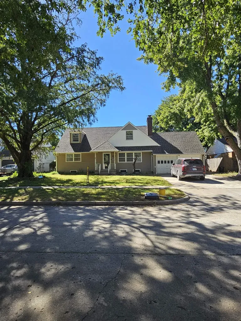 2927 E Sennett Street Wichita KS 67211