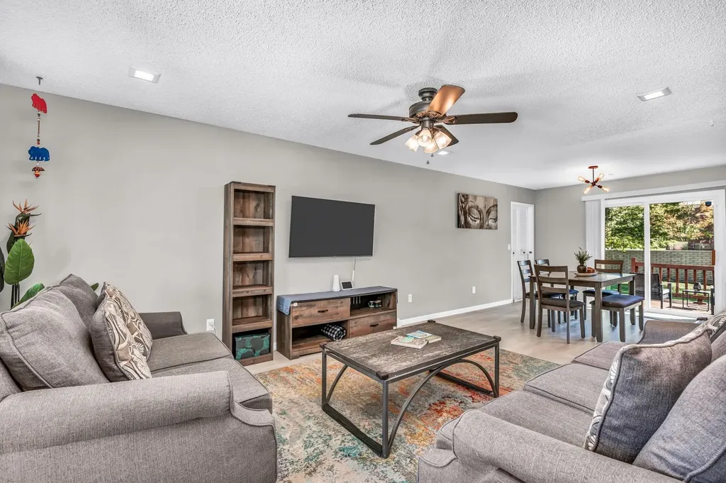 6827 E Bainbridge Road Wichita KS 67226