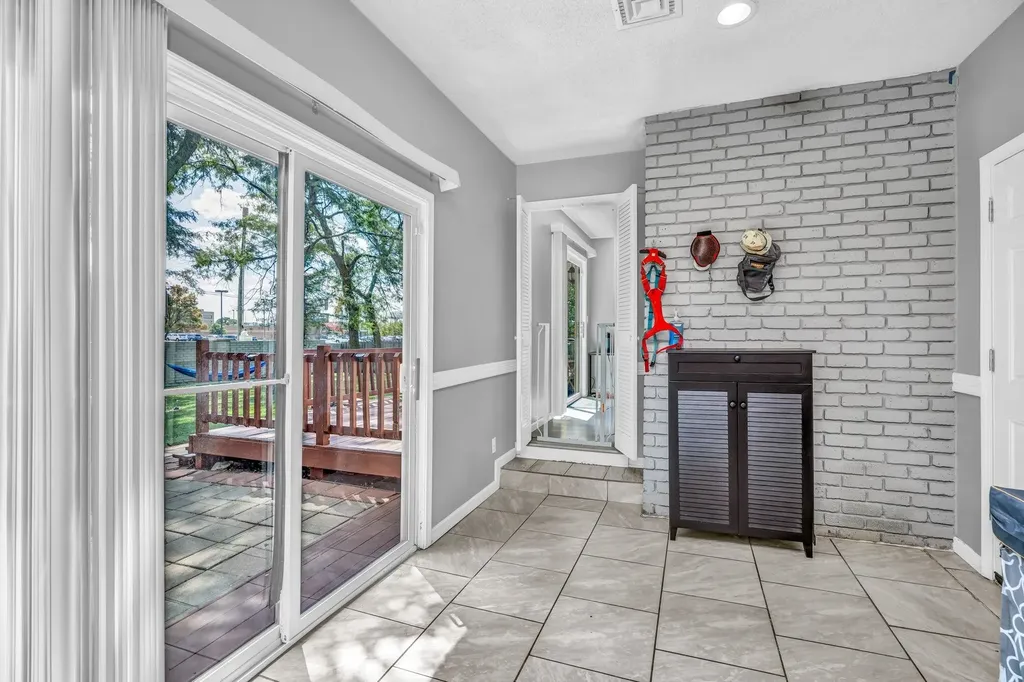 6827 E Bainbridge Road Wichita KS 67226