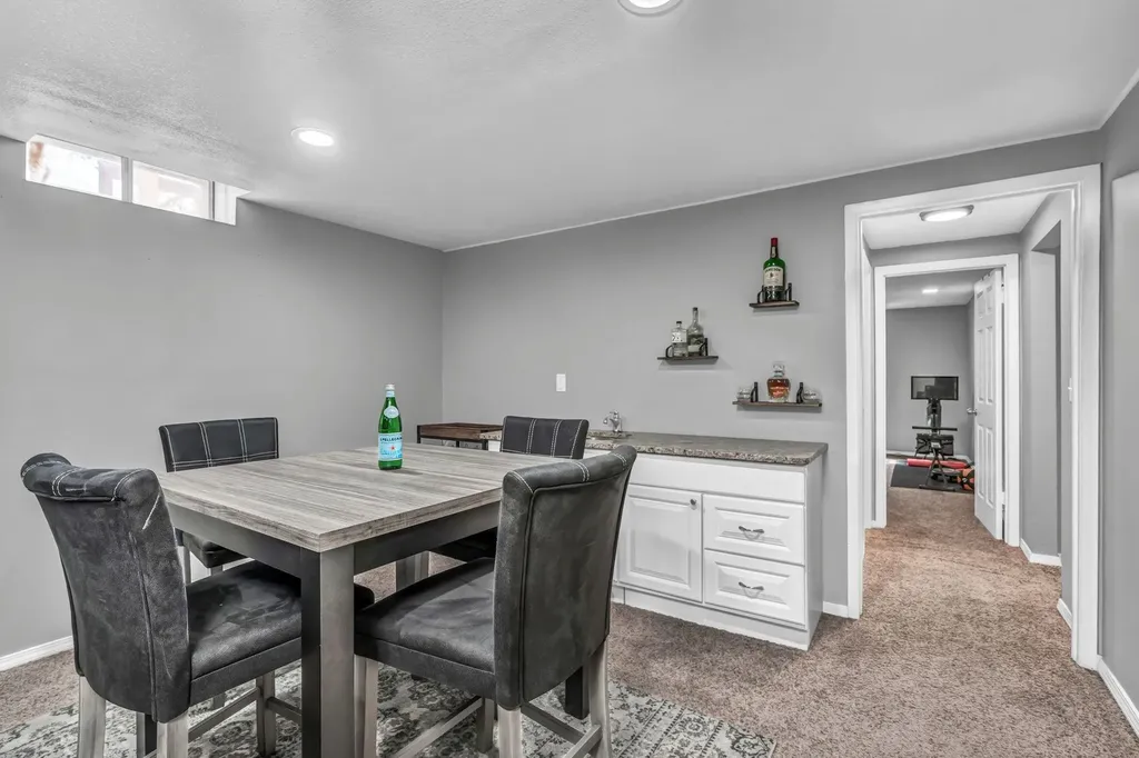 6827 E Bainbridge Road Wichita KS 67226