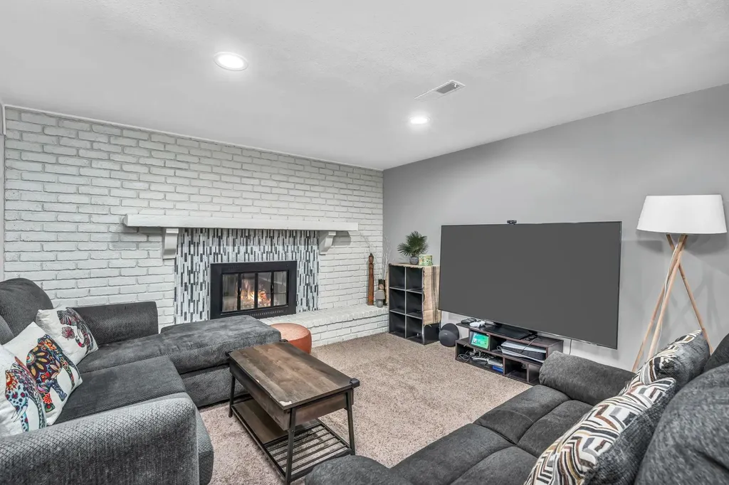 6827 E Bainbridge Road Wichita KS 67226
